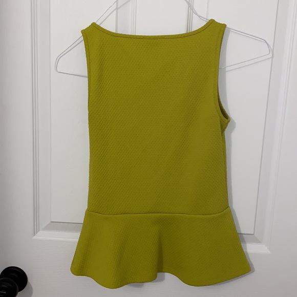 Green/Yellow Professional Top - Picture 4 of 4